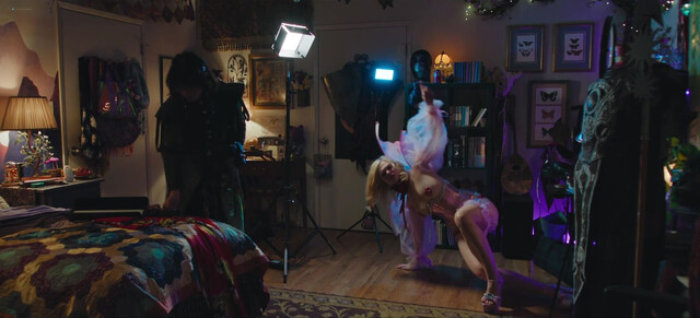 Elle Fanning nude - Margos Got Money Troubles s01e04 (2026)