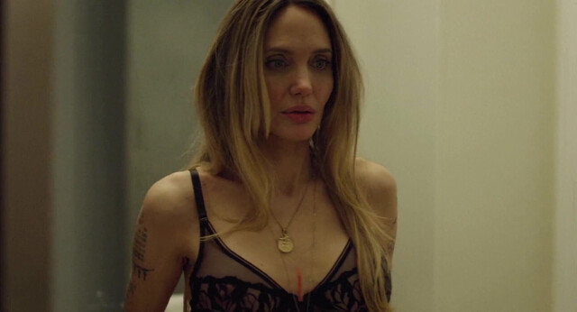 Angelina Jolie nude - Coutures (2025)