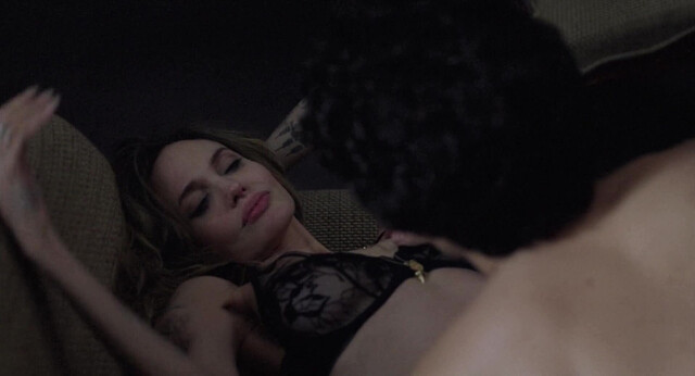 Angelina Jolie nude - Coutures (2025)