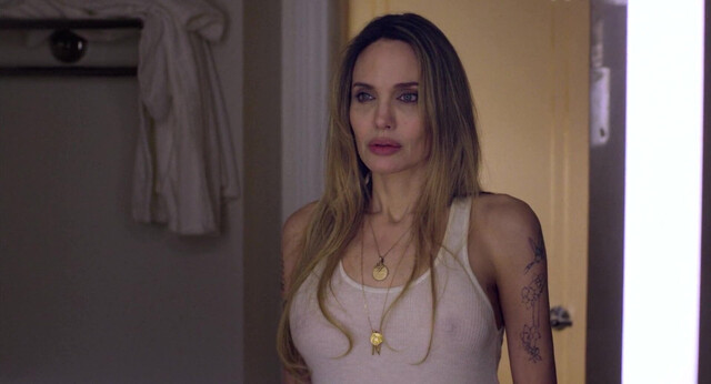 Angelina Jolie nude - Coutures (2025)