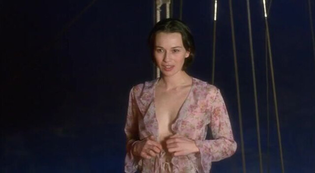 Ariadna Gil nude - The Dark Side of the Heart 2 (2001)