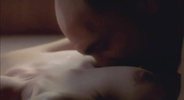 Ariadna Gil nude - The Dark Side of the Heart 2 (2001)