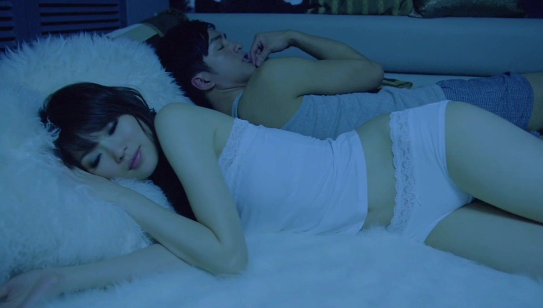 Shiga Lin sexy, Jeana Ho sexy - Lan Kwai Fong (2011)