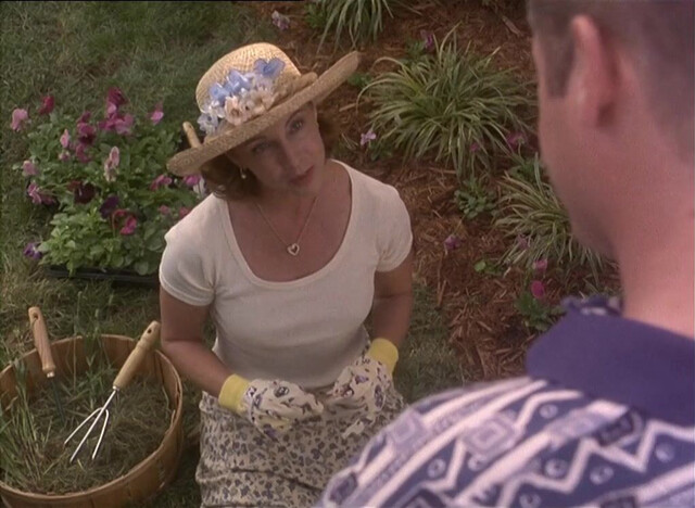 Kathleen Quinlan sexy - Lawn Dogs (1997)