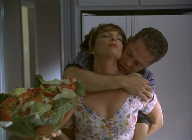 Kathleen Quinlan sexy - Lawn Dogs (1997)