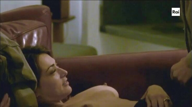 Valentina Lodovini nude - Il segreto dell'acqua (2011)