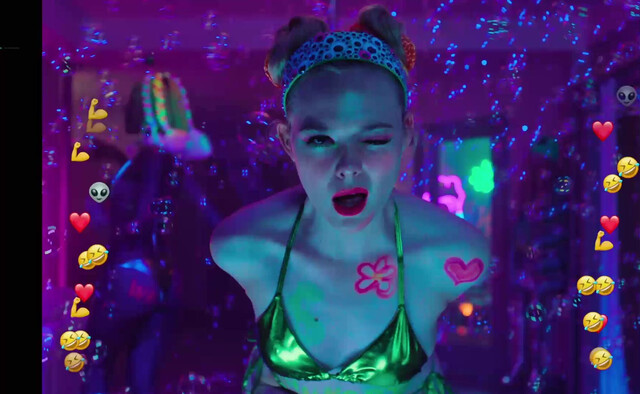 Elle Fanning sexy - Margos Got Money Troubles s01e08 (2026)
