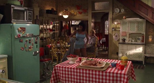 Nia Long sexy - Big Momma’s House (2000)