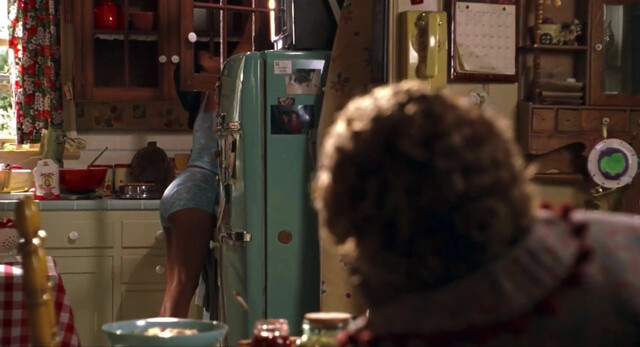 Nia Long sexy - Big Momma’s House (2000)