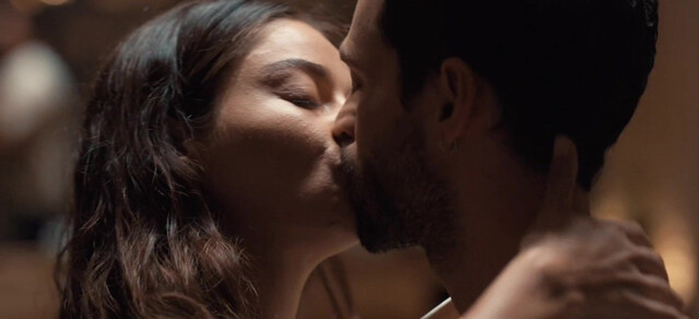 Ayça Ayşin Turan sexy - Make Me Believe (2023)