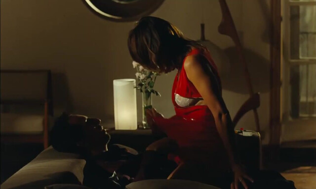 Sophie Marceau sexy - Un Bonheur n'arrive jamais seul (2012)