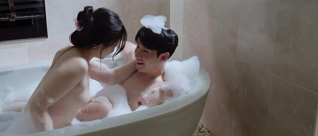 Park Na-ri nude – Saigon Sunset (2025)
