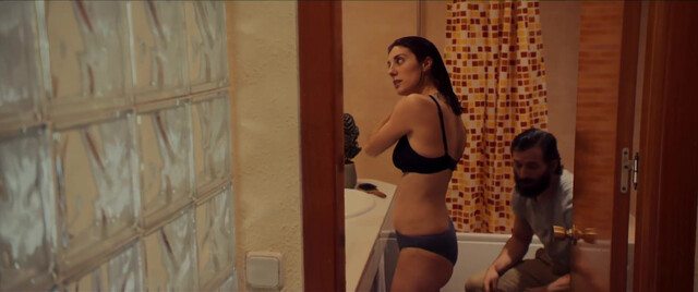 Elena Martín sexy - El Centro s01e01 (2025)
