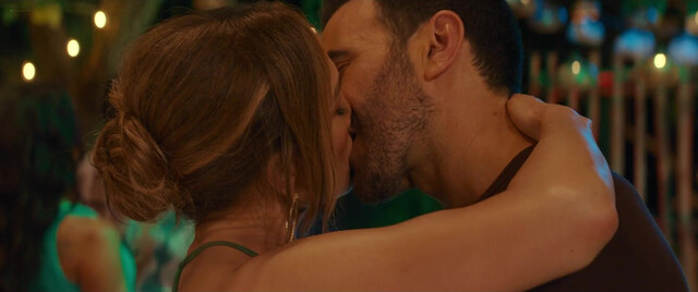 Jennifer Lopez sexy - Office Romance (2026)