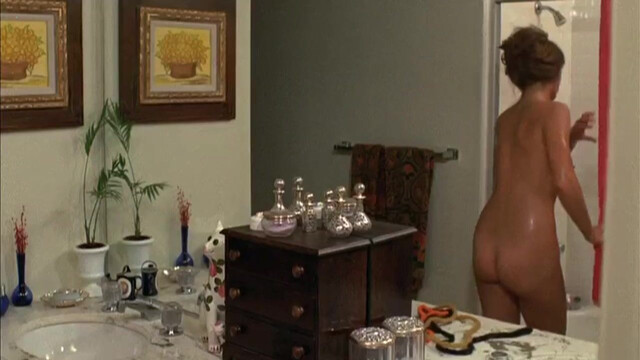 Barbara Mills nude, Sondra Currie nude,  Marki Bey sexy, Pat Woodell sexy - Class of '74 (1972)