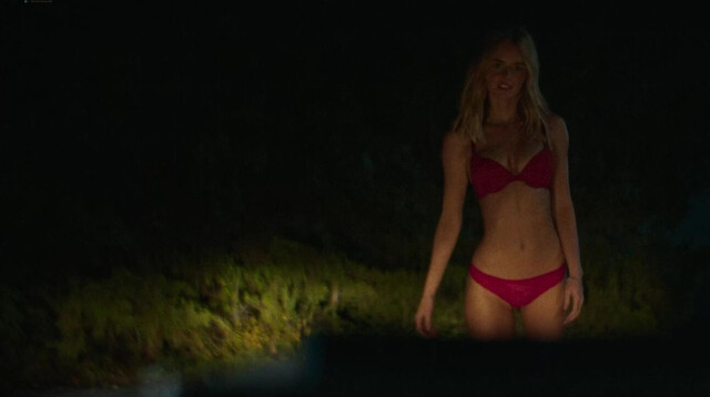 Samara Weaving sexy - Carolina Caroline (2025)