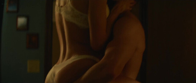 Samara Weaving sexy - Carolina Caroline (2025)