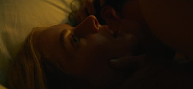Samara Weaving sexy - Carolina Caroline (2025)