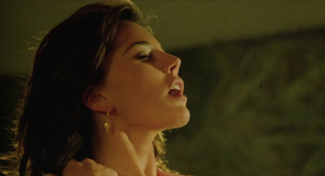 Krista Allen nude - Raven (1996)