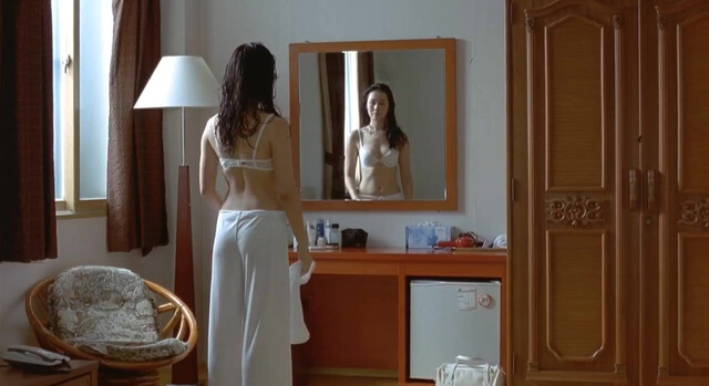 Son Ye-jin sexy - April Snow (2005)