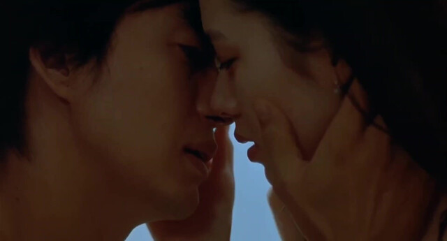 Son Ye-jin sexy - April Snow (2005)
