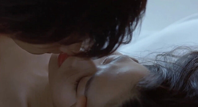 Son Ye-jin sexy - April Snow (2005)