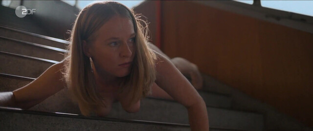 Julia Schubert nude - Das Marko s01e04 (2026)