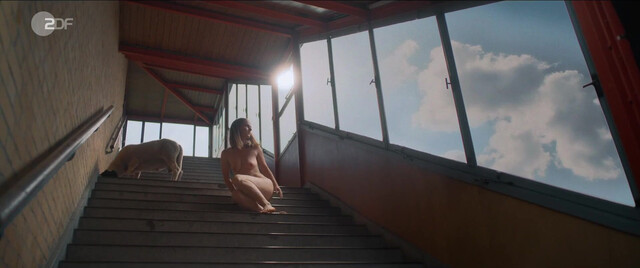 Julia Schubert nude - Das Marko s01e04 (2026)