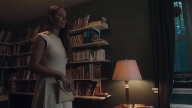 Merritt Patterson sexy - The Art of More s02e05 (2016)