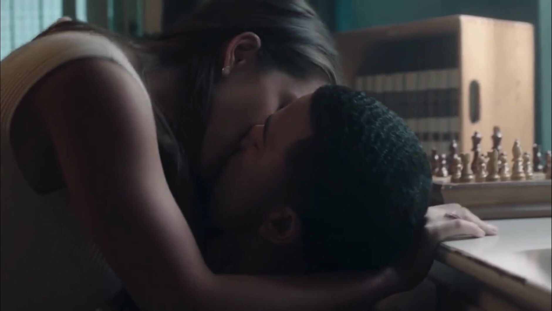 Merritt Patterson sexy - The Art of More s02e05 (2016)