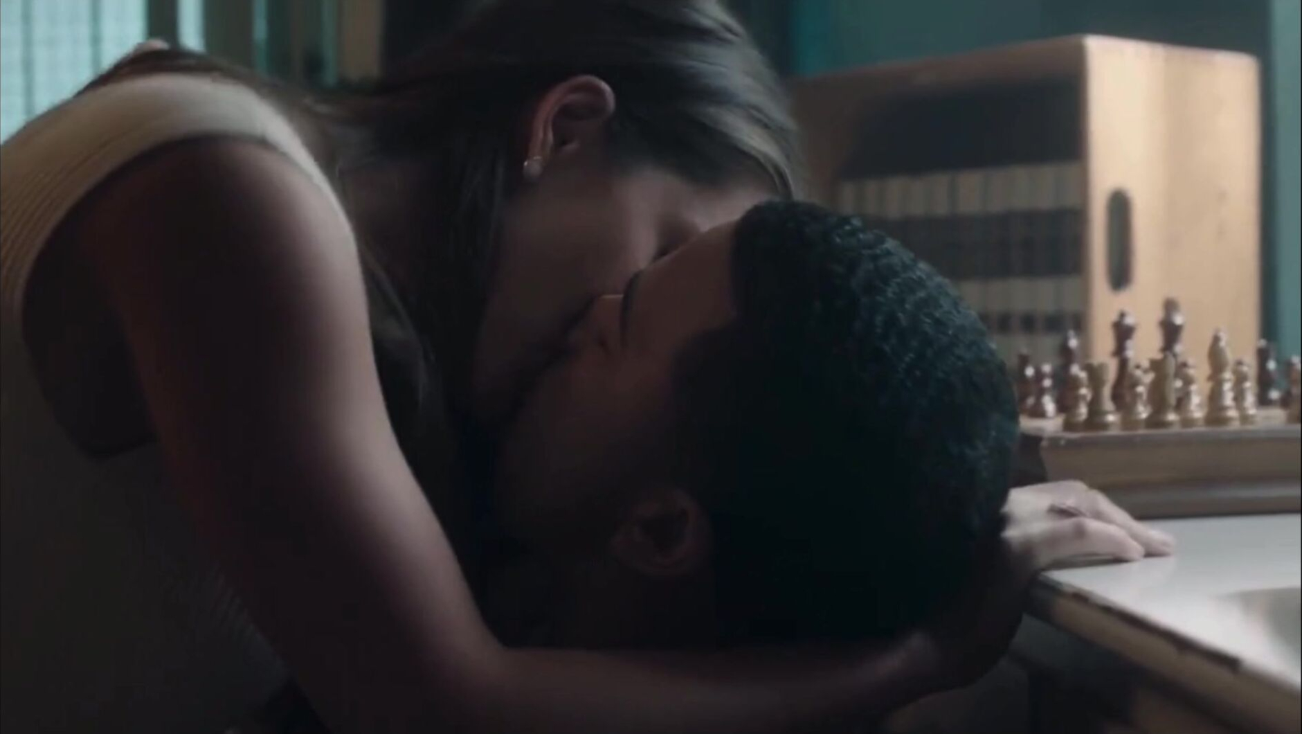Merritt Patterson sexy - The Art of More s02e05 (2016)
