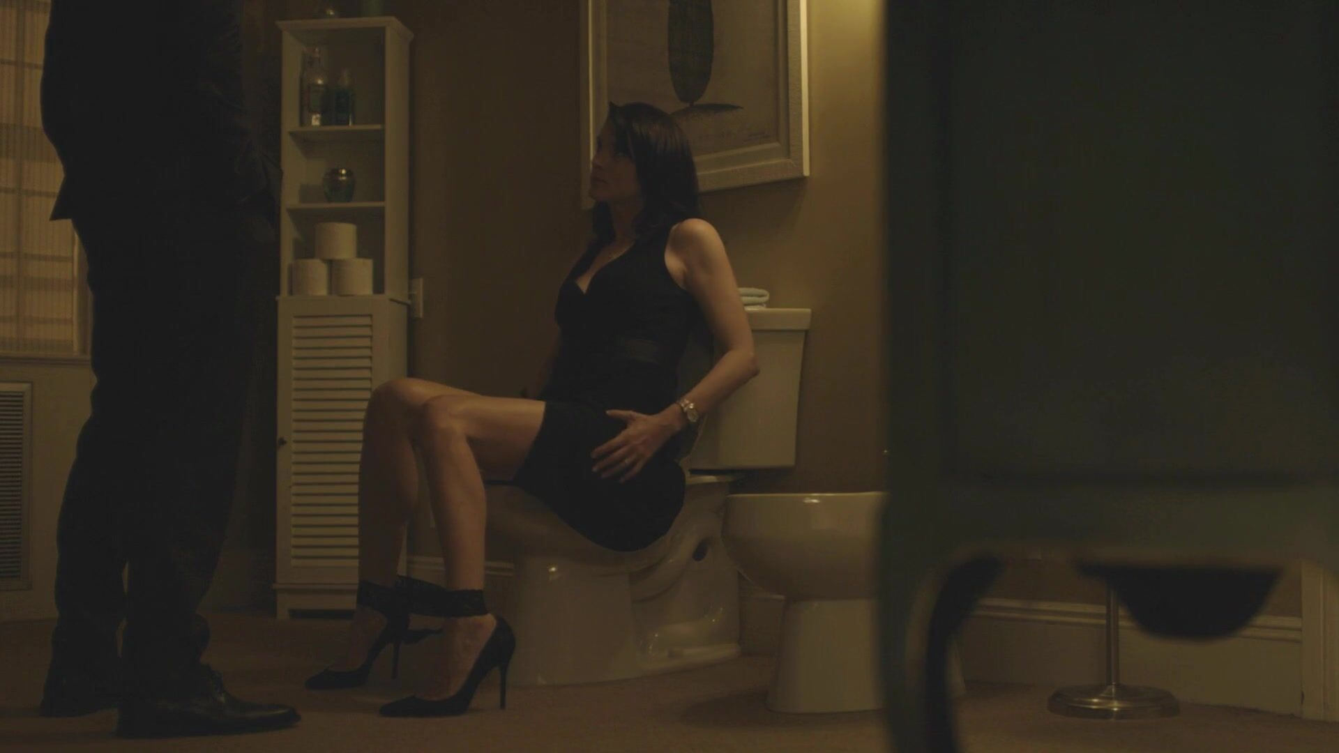Michele Hicks sexy - Mr. Robot s01e05 (2015)