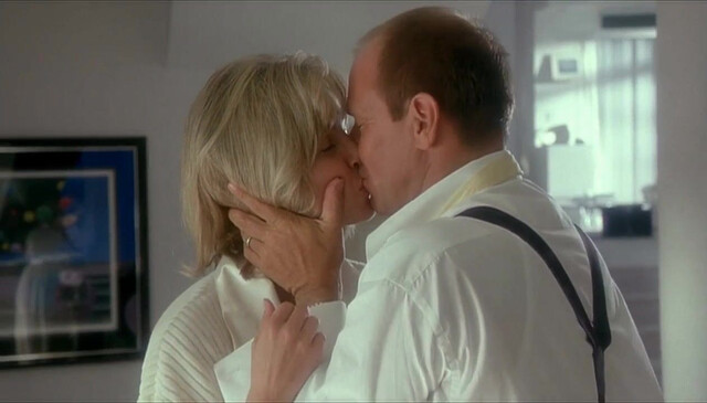 Linda Hoffman nude - The Dentist (1996)