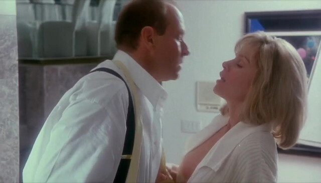Linda Hoffman nude - The Dentist (1996)