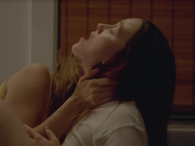 Victoria Pedretti sexy, Maya Hawke sexy - The Non-Actor (2025)