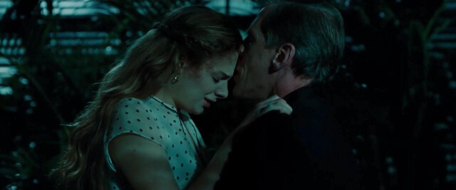 Lizzy DeClement sexy - Oldboy (2013)