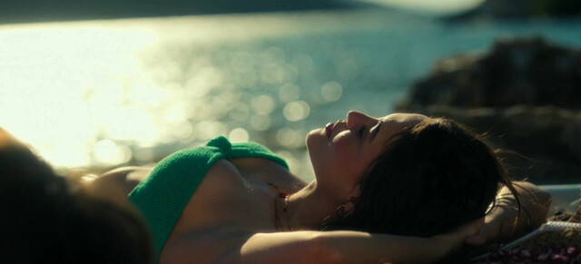 Mina Demirtas sexy, Derya Pınar Ak sexy - Summer House (Yaz Evi) (2026)