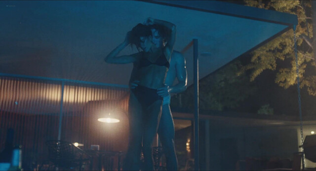 Hayes Warner sexy, Kaia Gerber sexy - The Shards s01e01-02 (2026)
