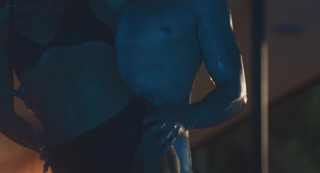 Hayes Warner sexy, Kaia Gerber sexy - The Shards s01e01-02 (2026)