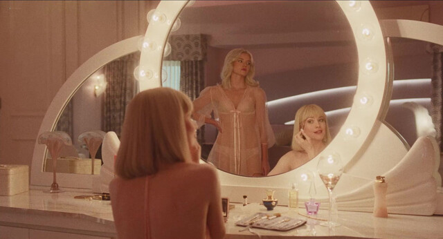 Hayes Warner sexy, Kaia Gerber sexy - The Shards s01e01-02 (2026)