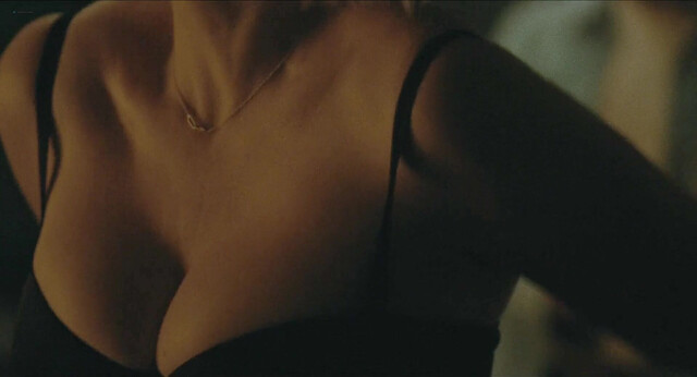 Olivia Wilde sexy, Penélope Cruz sexy - The Invite (2026)