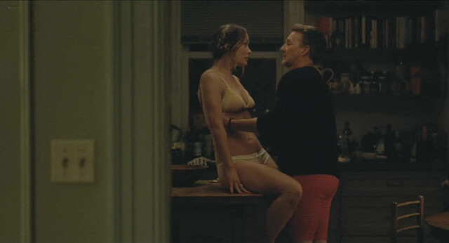 Olivia Wilde sexy, Penélope Cruz sexy - The Invite (2026)