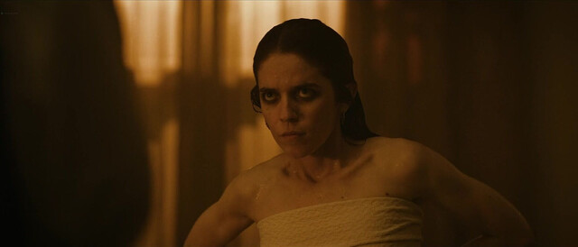 Valentina Romani nude, Irene Lay nude - Alla festa della Rivoluzione (2026)