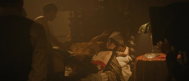 Valentina Romani nude, Irene Lay nude - Alla festa della Rivoluzione (2026)