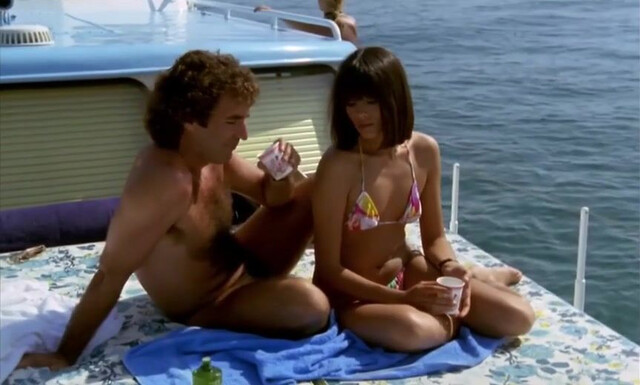 Silvia Tortosa sexy, Montserrat Torras sexy - The Enigma of the Yacht (1983)