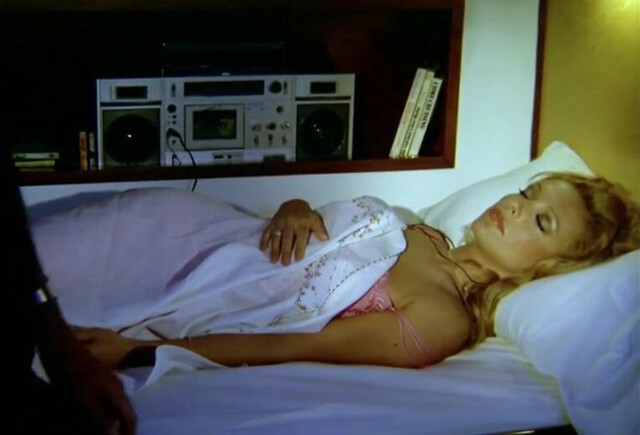 Silvia Tortosa sexy, Montserrat Torras sexy - The Enigma of the Yacht (1983)