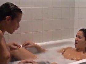 Rachida Brakni nude, Joana Preiss nude - Les Mouvements du bassin (2012)