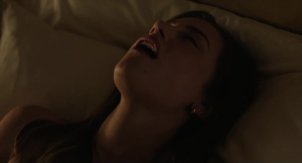 Lili Reinhart sexy - The Love Hypothesi (2026)