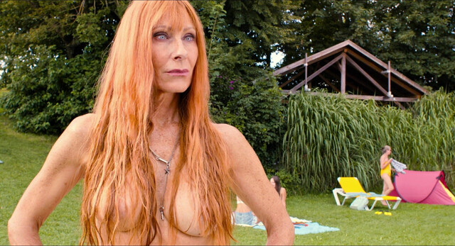 Andrea Sawatzki nude, Maria Happel nude - Freibad (2022)
