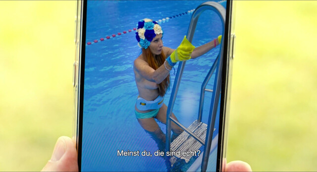 Andrea Sawatzki nude, Maria Happel nude - Freibad (2022)